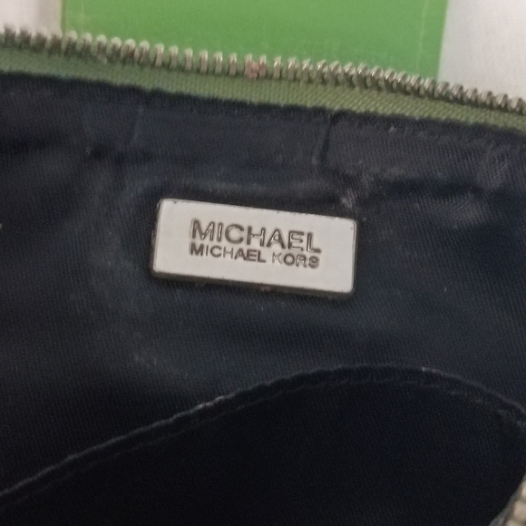 ❤️LOT 2 MICHAEL KORS Light Pink and Mela Green Clutch Wallets - Picture 8 of 12